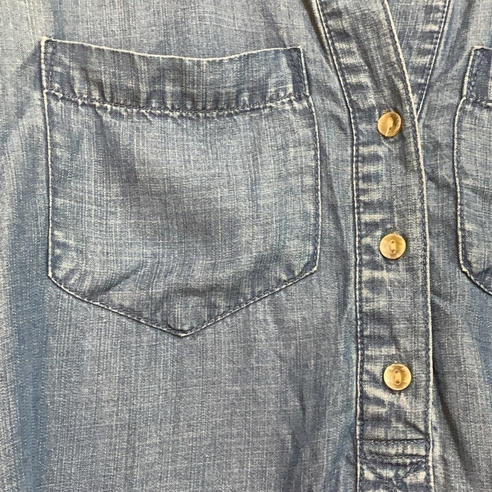 Cloth & Stone | 100% Tencel Blue Denim Hi Lo Rounded Hem 3 Button Top Shirt S - Picture 8 of 17